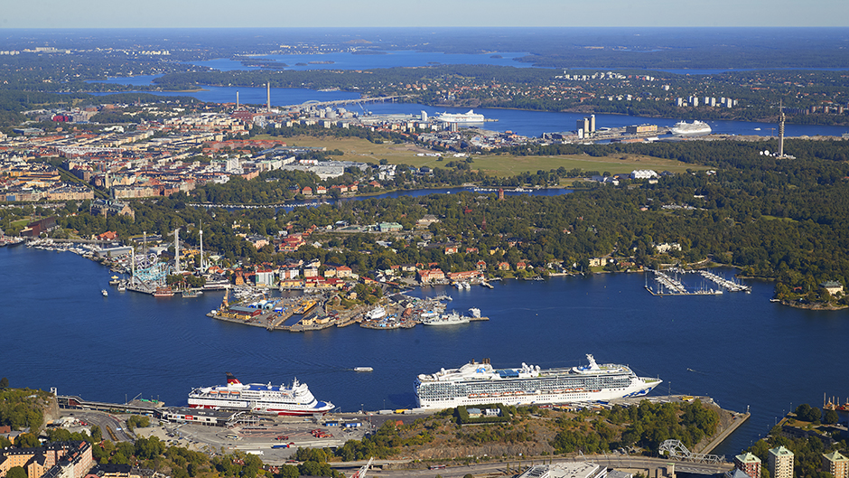 Flygbild över centrala Stockholm och dess hamnar