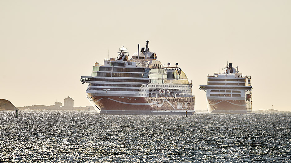 Viking Grace och Viking Glory på böljan blå